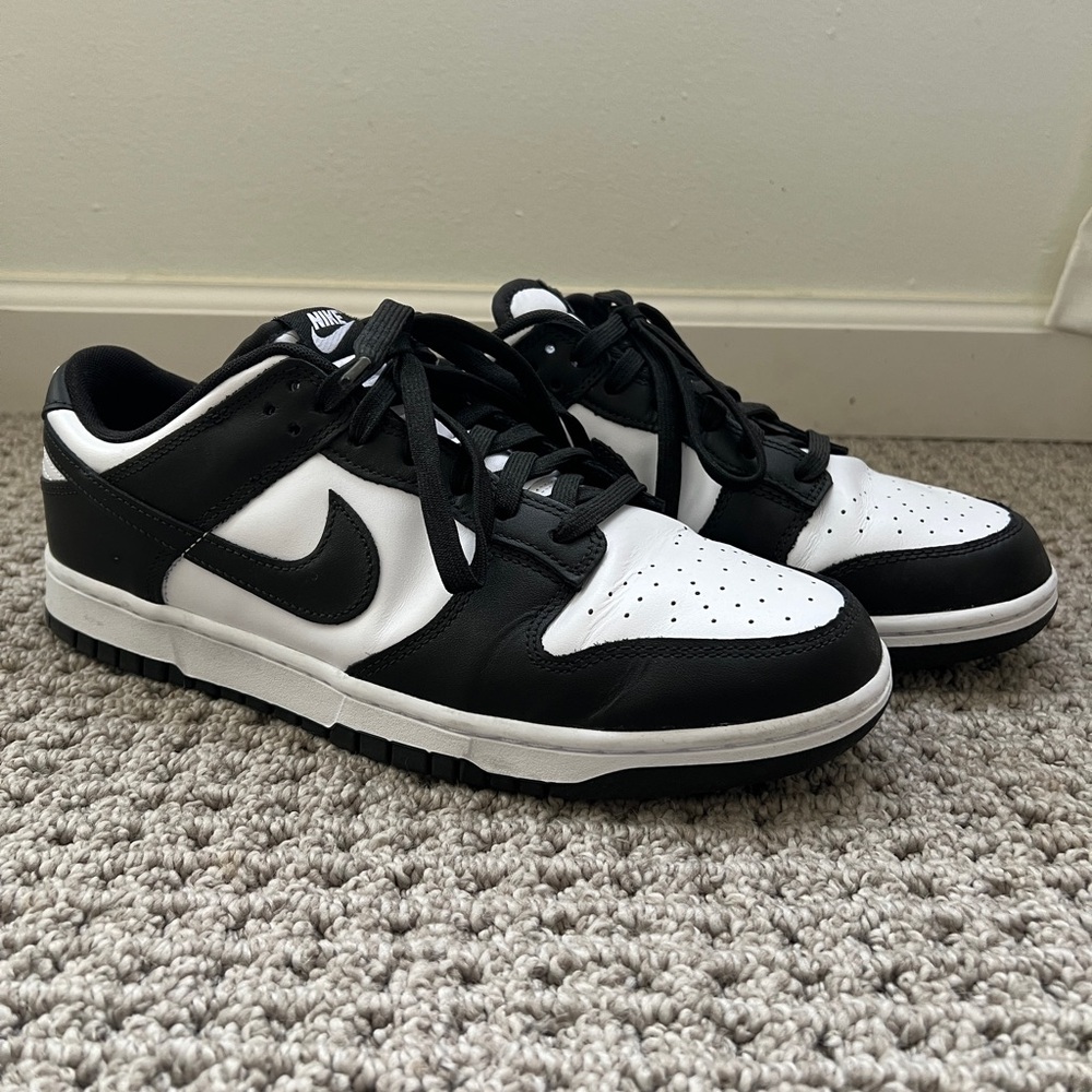 Nike dunks (pandas) 10.5